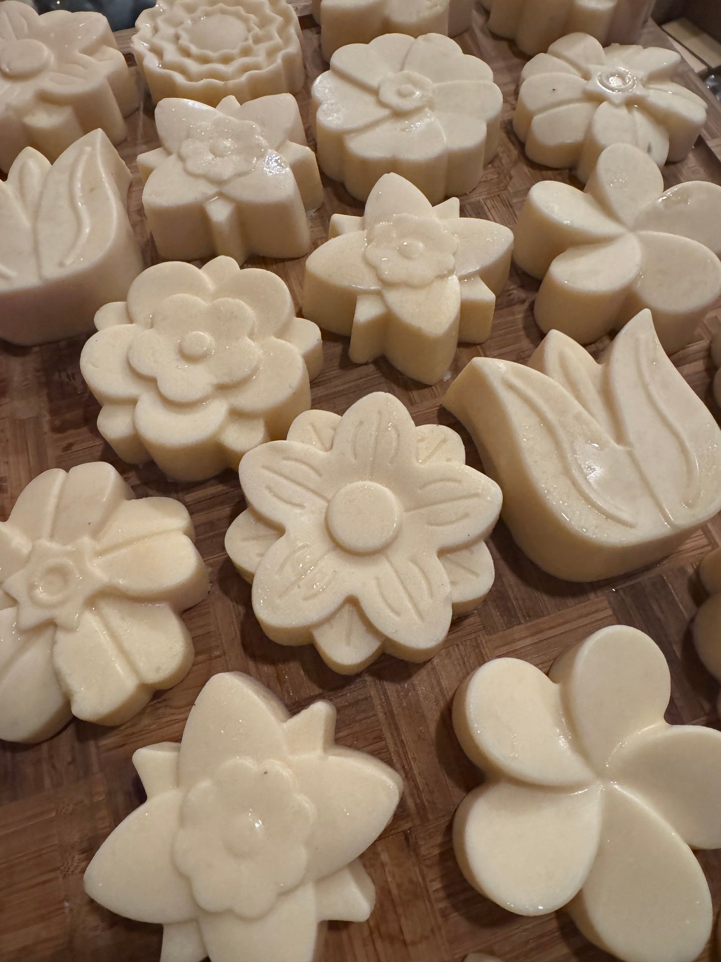 Limited Blossom & Butter Soaplets from the *new* Blooming Guest Collection (6oz bars